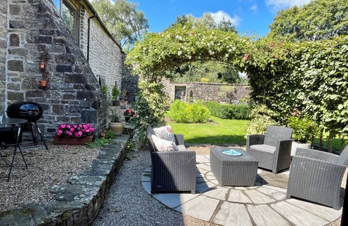 Saint Briavels Wohnung | Stone-built, modernised, well-equipped courtyard studio in village location