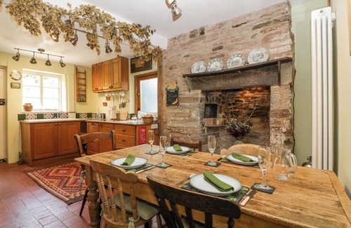 Weobley Hütte | STONE COTTAGE, pet friendly, character holiday cottage in Weobley