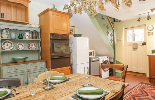 Weobley Hütte | STONE COTTAGE, pet friendly, character holiday cottage in Weobley