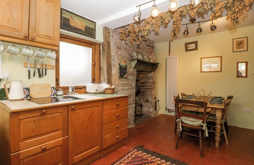 Weobley Hütte | STONE COTTAGE, pet friendly, character holiday cottage in Weobley