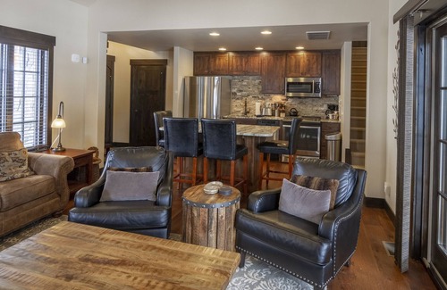 Tamarack Hütte | Kamin aus Stein | Privater Whirlpool | Bergblick & Ski Zugang