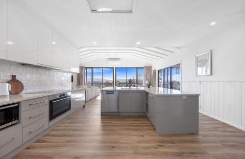 Mansfield Haus | Stoneleigh Rise - Mansfield - Sleeps 12