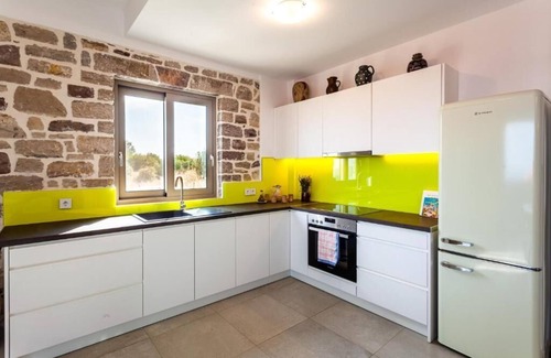 Likissa Villa | Stonevillas and Seaview Garden Marion