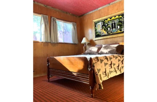 Pine Cove Haus | Storybook Cottage