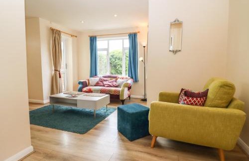 Cricklade Haus | Straw Cottage