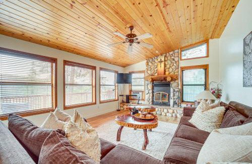 Strawberry Haus | Strawberry Hideaway in the Pines with Hot Tub!