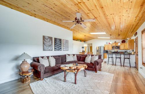 Strawberry Haus | Strawberry Hideaway in the Pines with Hot Tub!