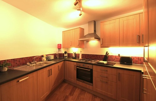 Yeovil Wohnung | Apartamento-Baño con ducha-Vista al campo-1st Floor