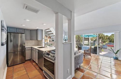 Jupiter Bed & Breakfast | Stroll to beach charming coastal living at its finest close to Jupiter Hotspots