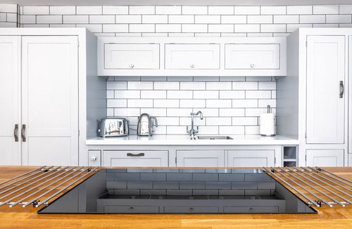 Riverside Haus | Stroll To The City Centre In From Chic Refurbished Townhouse