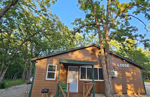 Lebanon Wohnung | Studio #1 at Bennettscape Lodge with WiFi and AC by Bennett Spring State Park