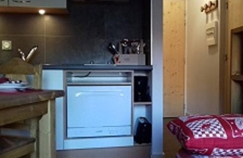 Mijoux Wohnung | TAV13-Studio-Eigenes Badezimmer-Strassenblick