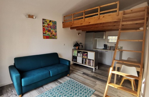 La Couronne Haus | Studio 2/4 persons near beaches with large garden