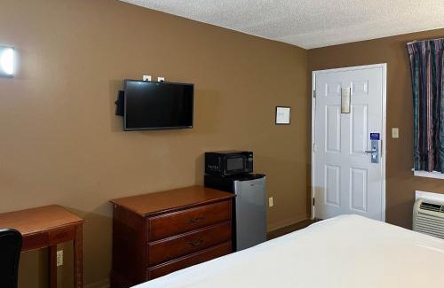 Millington Hotel | Studio 6 Millington TN