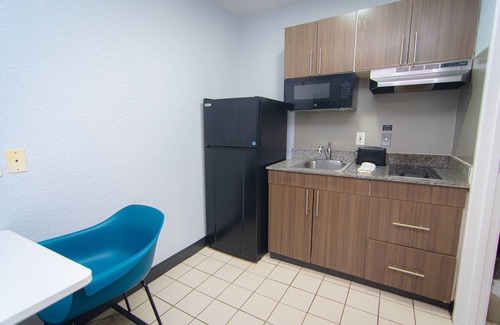 West Palm Beach Hotel | Studio 6 West Palm Beach, FL