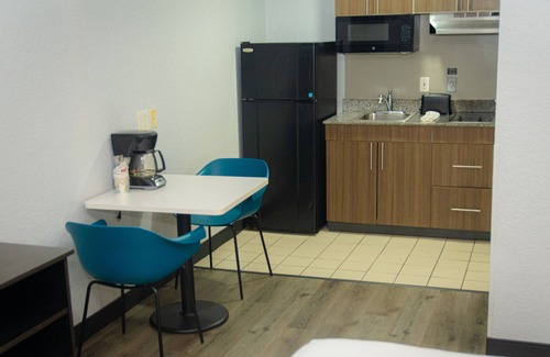 West Palm Beach Hotel | Studio 6 West Palm Beach, FL