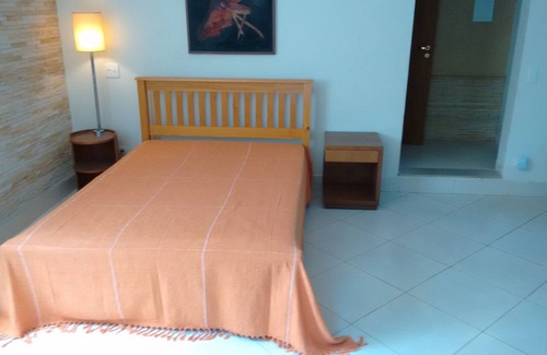 Praia Grande Wohnung | Studio nur wenige Schritte vom wunderschönen Praia do Julião entfernt