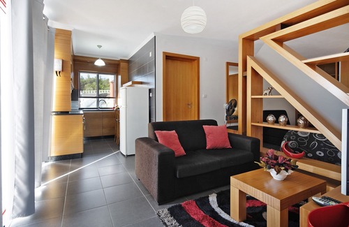 Calheta de Nesquim Wohnung | Studio Apartment 'Casa Da Vigia Estúdio Vista Mar' with Sea View, Private Garden and Wi-Fi