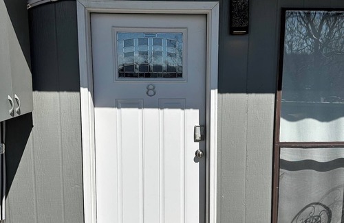 University Heights Wohnung | Studio Apartment w/balcony near Nob Hill, UMM and downown.