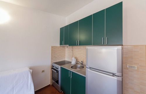 Centar Wohnung | Studio Apt for 3 w/ Balcony – Walking Distance to Beach No. 8