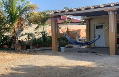 Oranjestad Wohnung | Studio apt in Aruba plus optional Portuguese cooking with Grandma