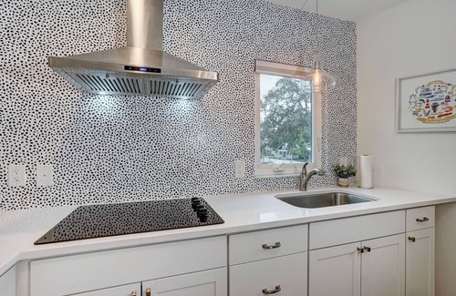 Downtown Dunedin Wohnung | Studio Apt w/ Private Balcony Overlooking Downtown Main St