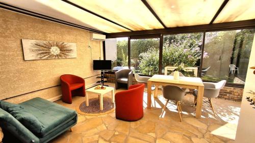 Neuilly-sur-Marne Wohnung | Studio bien équipé et indépendant avec véranda commune