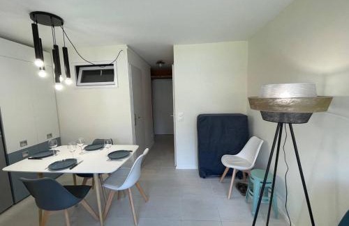 Argeles Plage Wohnung | Studio Cabine à 400m de la Plage, Rénové, Clim, Parking, 4 Couchages, TV, Lave-linge, Lave-vaisselle - FR-1-225-679