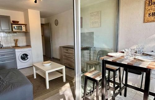 Argeles Plage Wohnung | Studio cabine à 400m de la mer avec piscines, parking privé et loggia - Argelès-sur-Mer - FR-1-225-768