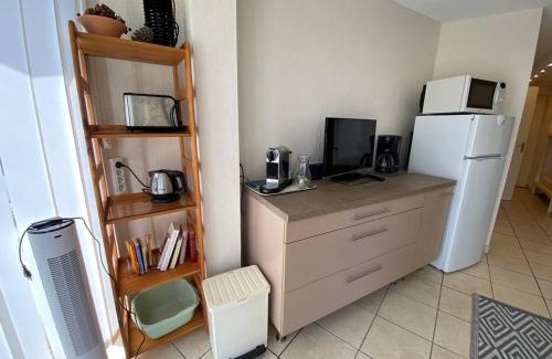 Le Barcares Wohnung | Studio Cabine 4 Pers avec Terrasse, Face Mer, Accès Direct Plage, Proche Commerces et Parc Aqualand - FR-1-81-600