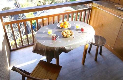 Bagneres-de-Luchon Wohnung | Studio Calme avec Balcon Plein Sud, Parking Privé, Proche Thermes et Centre-ville - FR-1-313-149