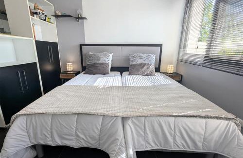 Echenevex Wohnung | Studio dans Villa avec Piscine