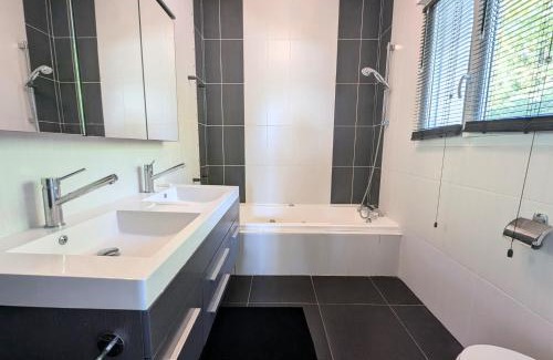 Echenevex Wohnung | Studio dans Villa avec Piscine