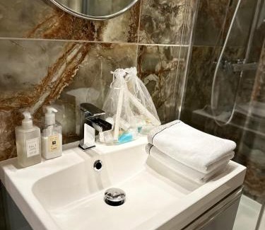 Broadheath Wohnung | Studio Flat