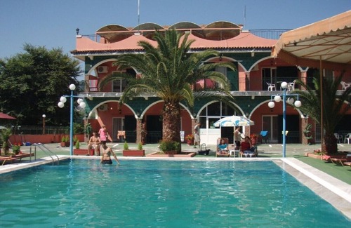 Vassilatika Wohnung | Studio für Selbstversorger, 4-5 Personen, mit Gemeinschaftspool, in der Nähe des QUALAND WATER PARK