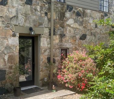 Lynn Wohnung | Studio Guest Suite in Forest Cottage