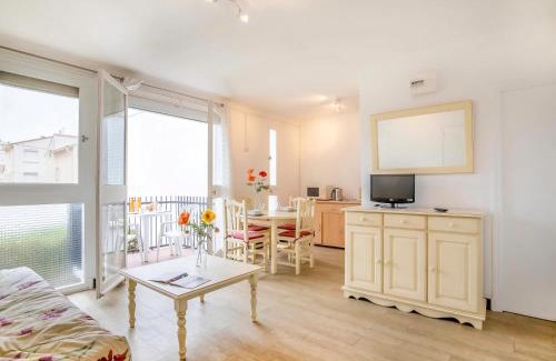 La Jetee Wohnung | Studio Les Amandiers by Interhome