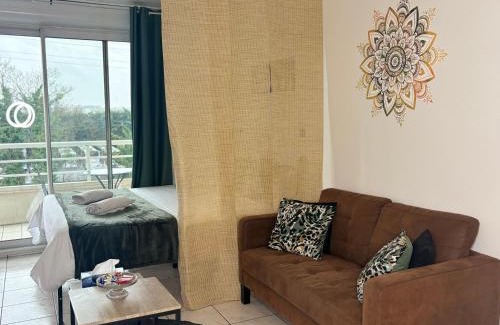 Chelles Wohnung | Studio lumineux sans vis a vis avec balcon privé