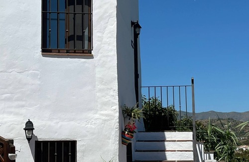 Benamocarra Wohnung | Studio Marome - Spacious studio with private terrace and panoramic views