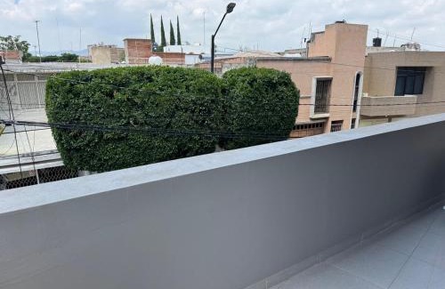 Leon Wohnung | Studio Near Poliforum and Downtown