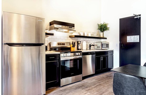 Madison Hotel | Studio Queen in the heart of downtown.