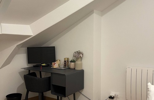 12th Arrondissement Wohnung | Studio (separate bedroom) refurbished
