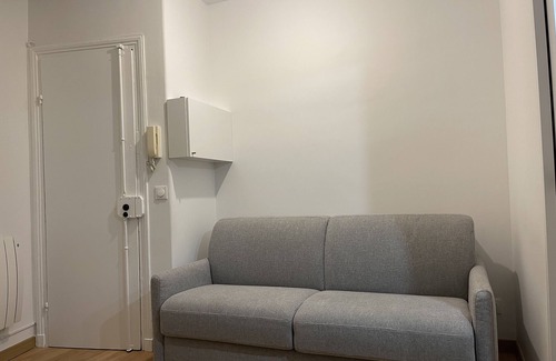 12th Arrondissement Wohnung | Studio (separate bedroom) refurbished