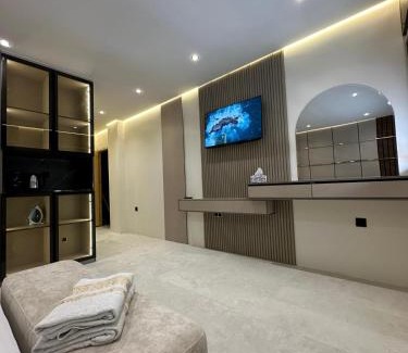 Idrissia Haus | Studio sky lux 94