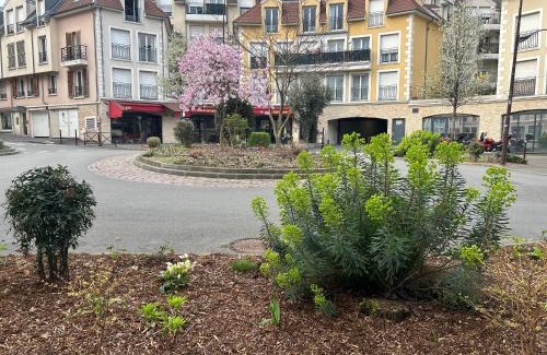Les Perroquets Wohnung | Studio Spacieux 4 Personnes avec Terrasse privée & Bureau - Gare à 4min, Paris en 30min