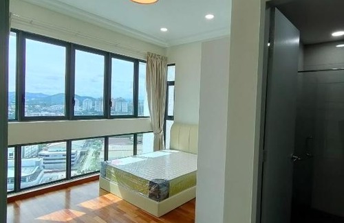 Sungai Buloh Wohnung | Studio with KLCC View by Gavin