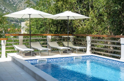 Kotor Wohnung | Studio With Pool Access Near Old Town Kotor