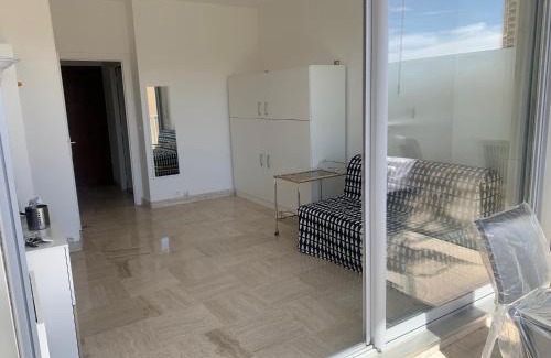 La Rousse Wohnung | Studio with Private Parking