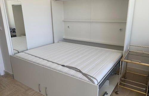 La Rousse Wohnung | Studio with Private Parking