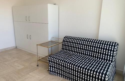 La Rousse Wohnung | Studio with Private Parking